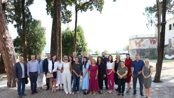 Regional Workshop on Western Balkans Labour Market Policy and Roadmaps - Alignment with EU - Family photo (Photo: RCC/Henri Koçi)