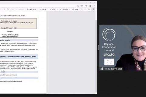 Amira Ramhorst, RCC ESAP 2 Team Leader opens the online presentation of the analytical report on ALMMs in North Macedonia to PES staff, 25 January 2022 (Photo: RCC ESAP 2) 