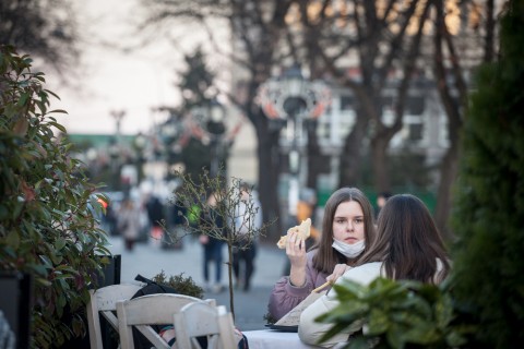Young people in Belgrade - © BalkansCat/Shutterstock